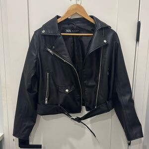 Zara FAUX LEATHER BIKER JACKET Women’s Size Large Fashion Zippers